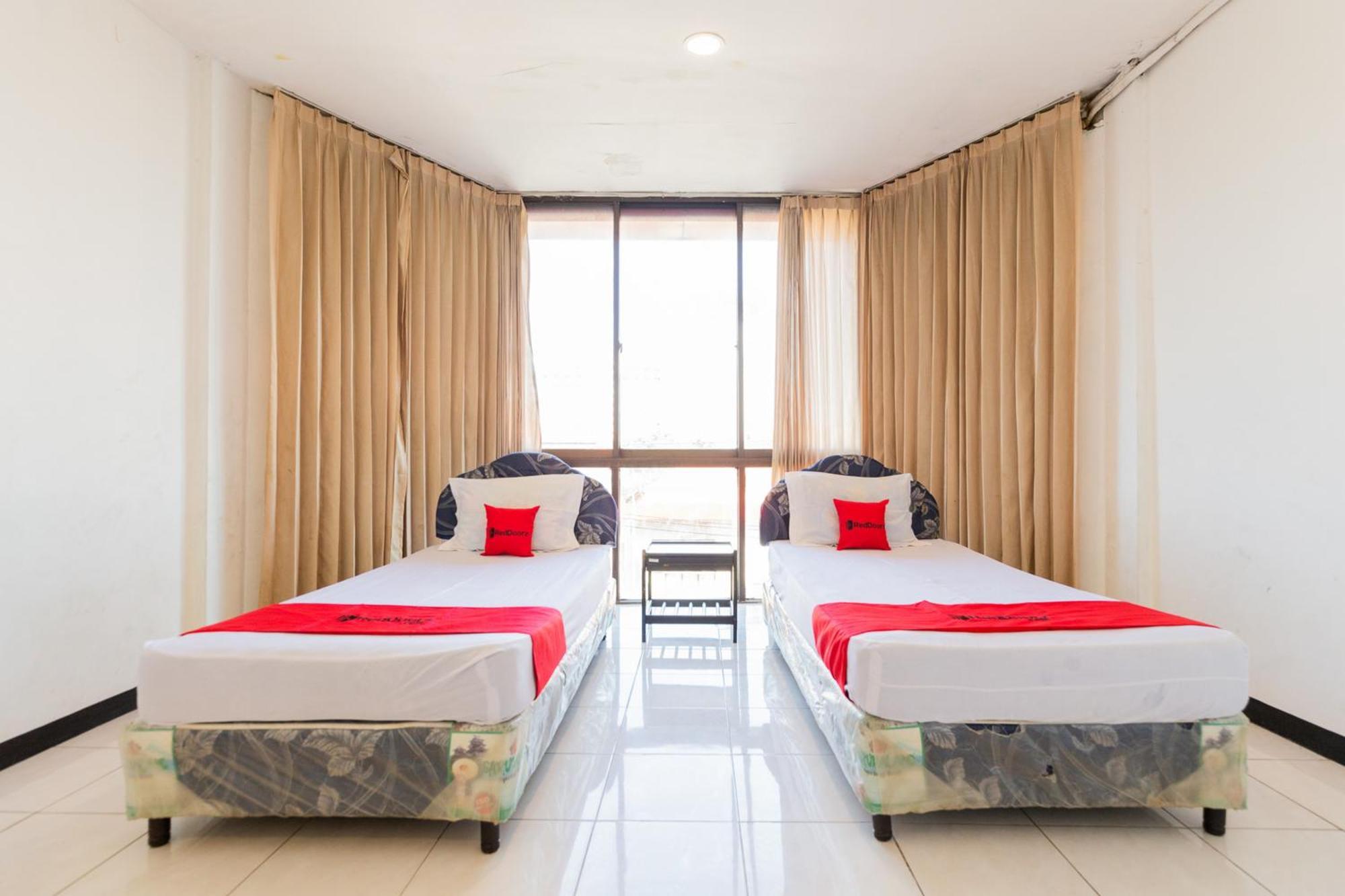 Sparkling Hotel RedPartner Surabaya Eksteriør billede